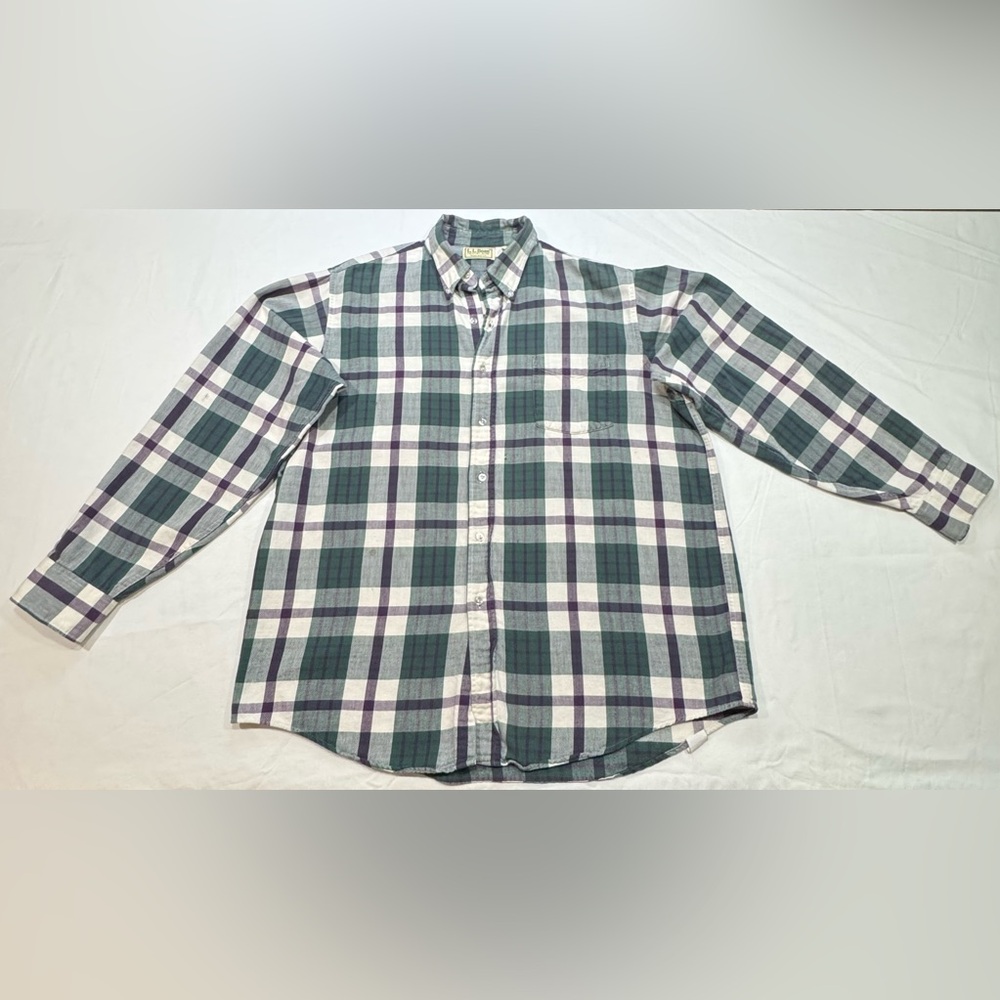 L.L. Bean Men's Plaid Shirt in Green and Purple - Vintage 90’s
100% Cotton